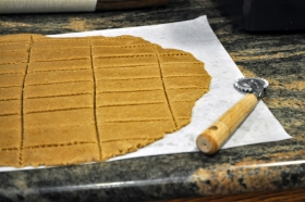 biscoff-cutting