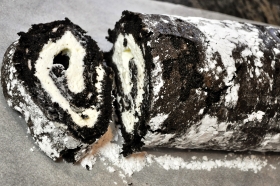 chocolate-roulade-step10