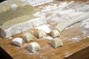 gnocchi-rolling