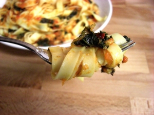 kale-tomato-pasta-on-fork