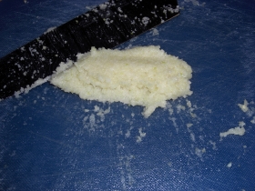pizza-sauce-creamed-garlic