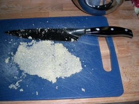 pizza-sauce-creaming-garlic